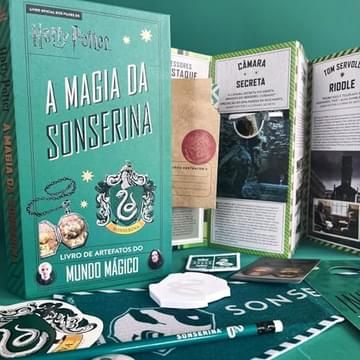 Imagem representativa de Harry Potter - A Magia da Sonserina: Livro Oficial de Artefatos do Mundo Mágico (inclui itens colecionáveis e presentes para fãs de Harry Potter): 2